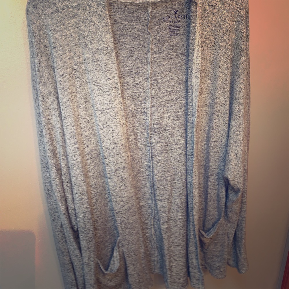 2xl AE sweater super soft and comfy